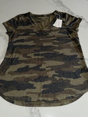 Lucky Brand Camo V-Neck Short Sleeve Tee Women’s T-Shirt NWT